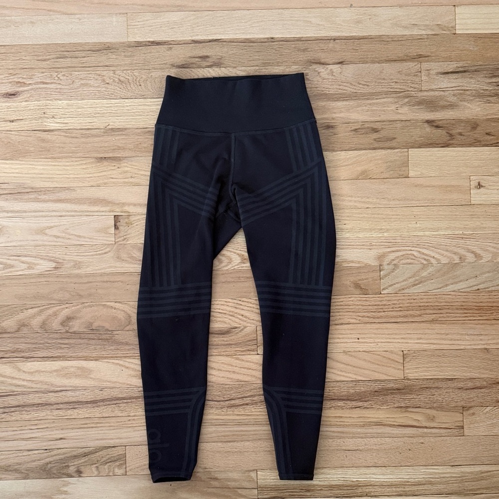 ALO Yoga Black Patterned Workout Leggings size small